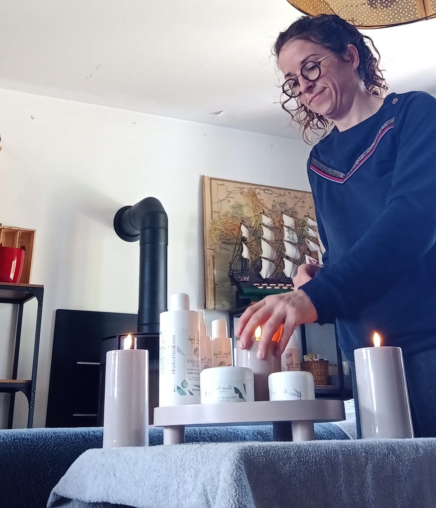 Aurélie, esthéticienne à domicile à Quimper, spécialisée en soins visage, corps et épilations