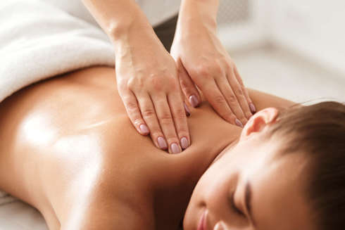 Image illustrant un soin du corps relaxant à domicile à Quimper.